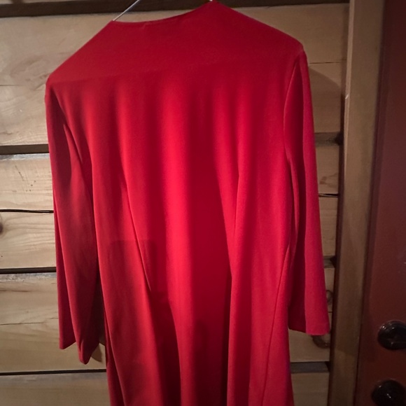 Gorgeous red Joseph Ribkoff ladies top with gold closure - Picture 2 of 4